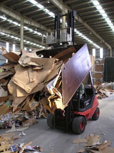 バケット付きヒンジ付きフォーク